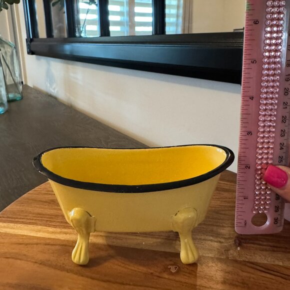Charming Vintage-Style Metal Bathtub Soap Dish - Picture 6 of 7